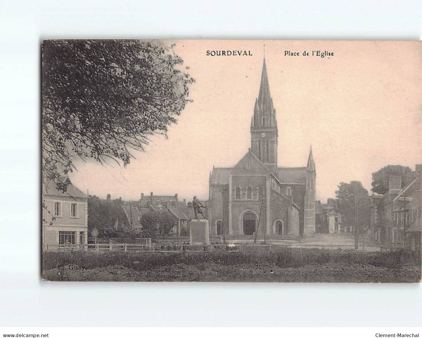 SOURDEVAL : Place De L'Eglise - Très Bon état - Autres & Non Classés