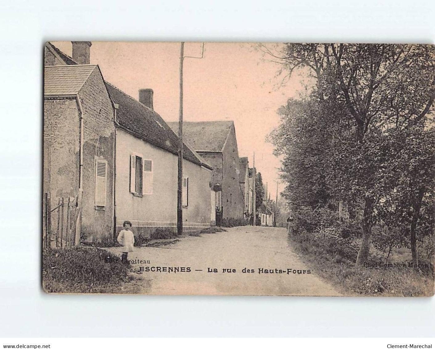 ESCRENNES : La Rue Des Hauts-Fours - état - Autres & Non Classés