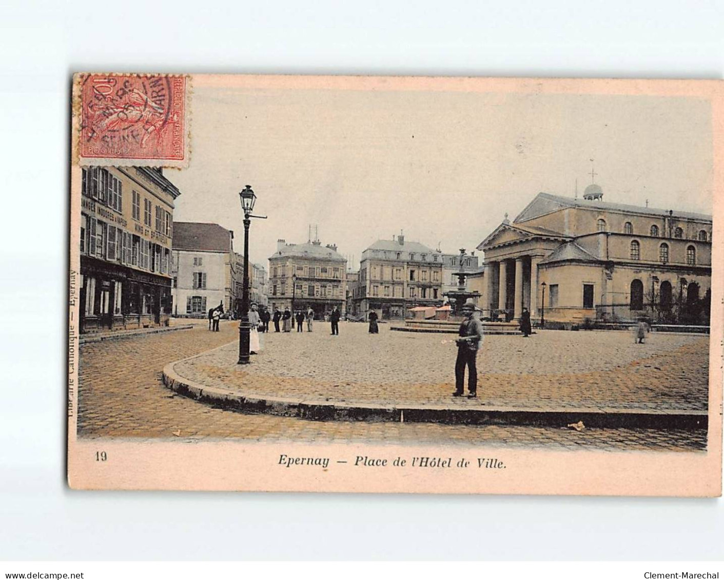 EPERNAY : Place De L'Hôtel De Ville - état - Epernay