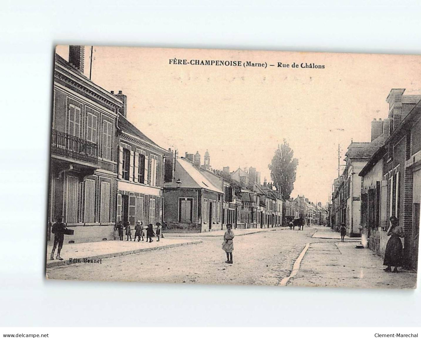 FERE CHAMPENOISE : Rue De Châlons - état - Fère-Champenoise