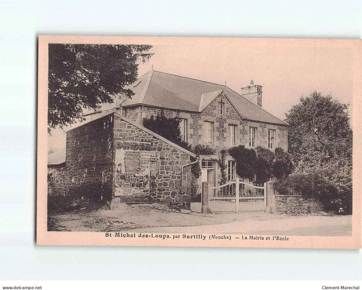 SAINT MICHEL DES LOUPS : La Mairie Et L'Ecole - Très Bon état - Other & Unclassified