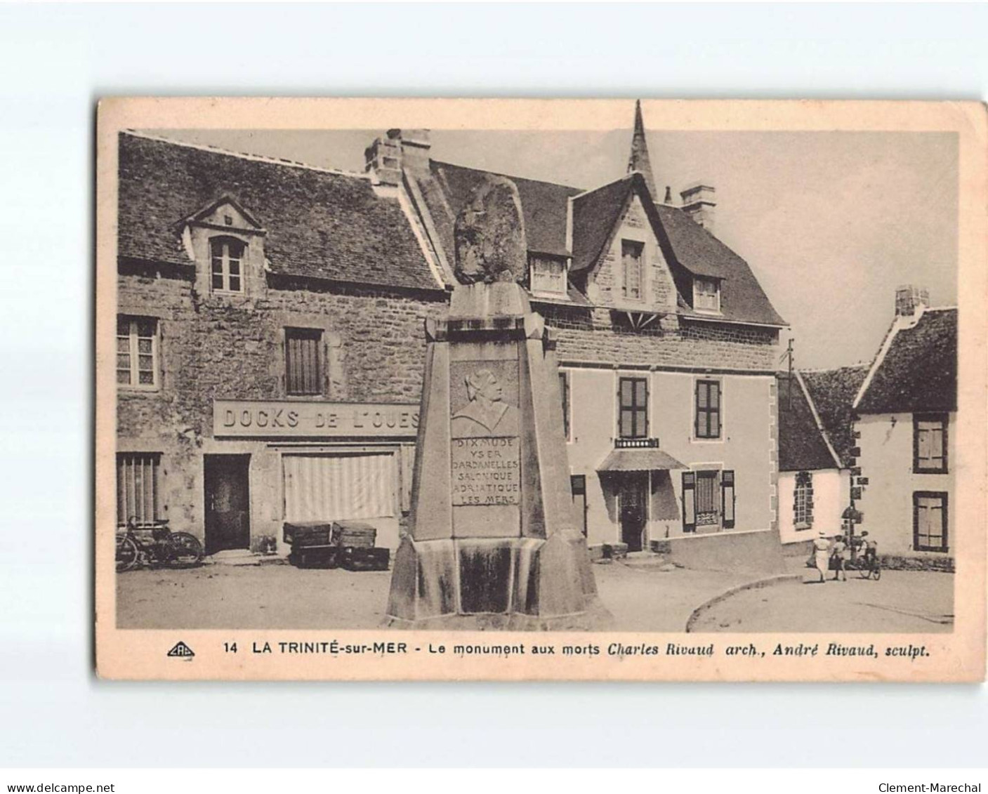 LA TRINITE SUR MER : Le Monument Aux Morts - Très Bon état - La Trinite Sur Mer