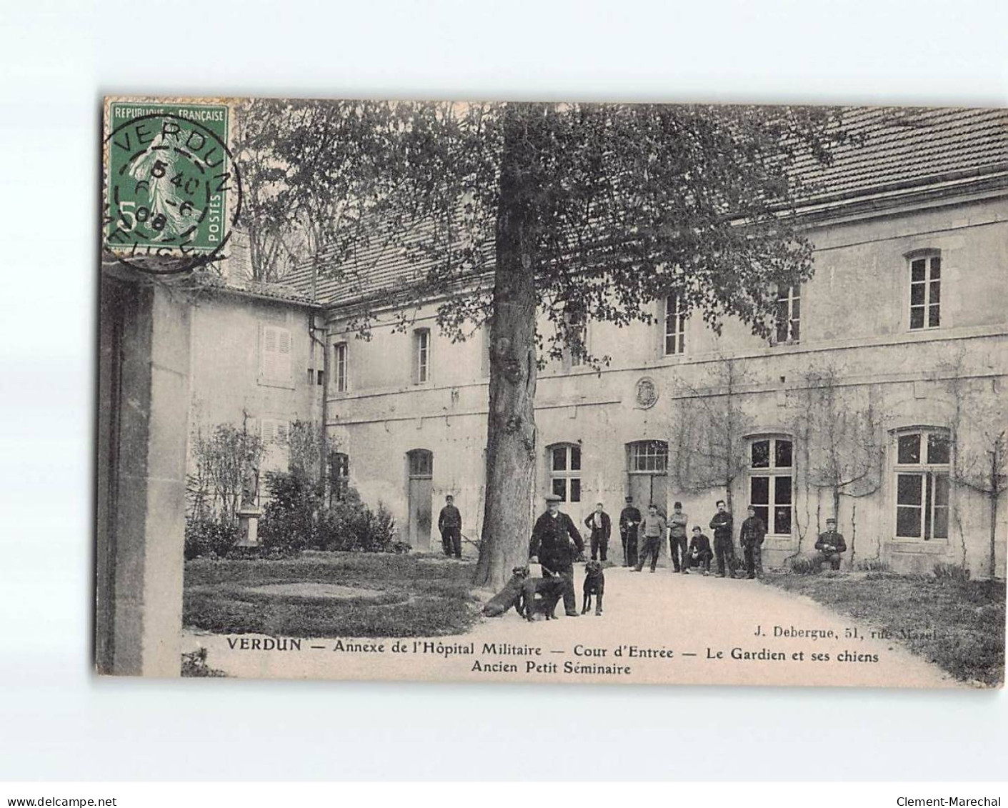 VERDUN : Annexe De L'Hôpital Militaire, Cour D'entrée, Le Gardien Et Ses Chiens, Ancien Petit Séminaire - état - Verdun