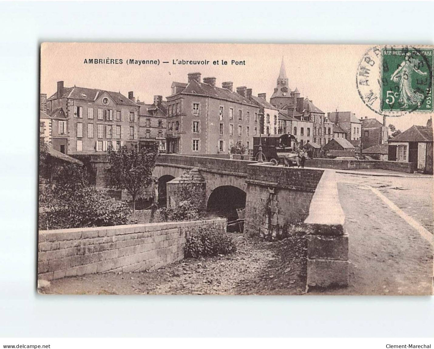 AMBRIERES : L'Abreuvoir Et Le Pont - état - Ambrieres Les Vallees