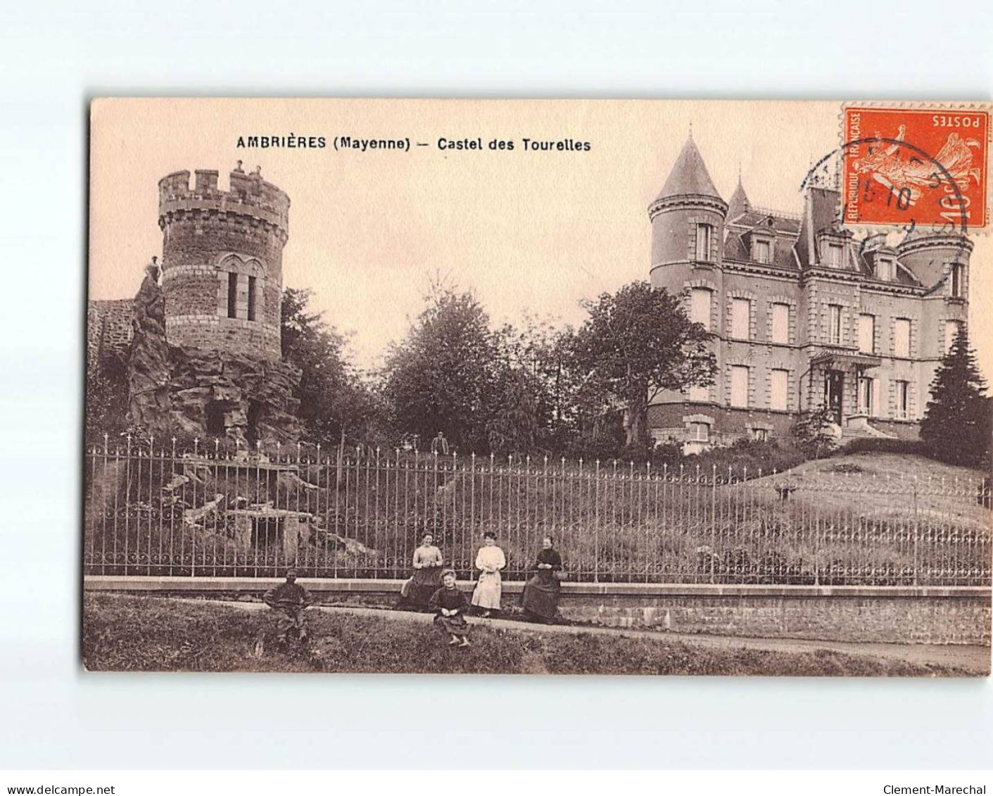 AMBRIERES : Castel Des Tourelles - état - Ambrieres Les Vallees