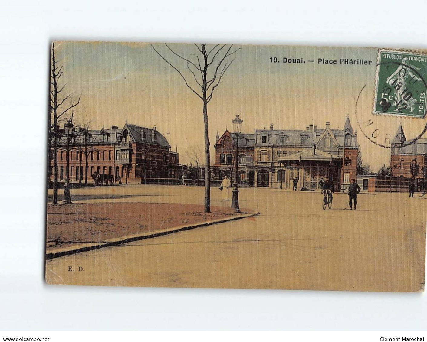 DOUAI : Place L'Héritier - état - Douai