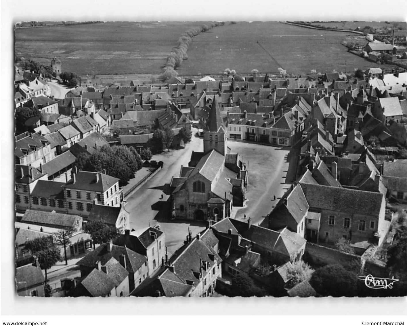 SAINT PIERRE LE MOUTIER : Vue Aérienne Sur L'Eglise - Très Bon état - Saint Pierre Le Moutier