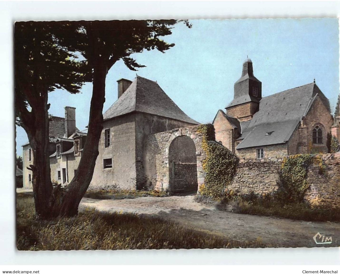 ILE D'ARZ : Le Prieuré Et L'Eglise - Très Bon état - Ile D'Arz