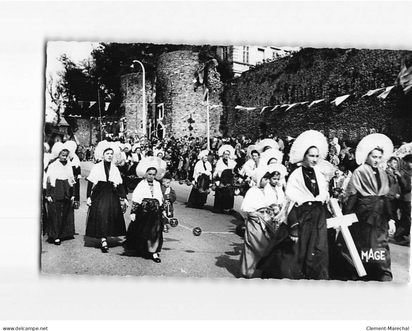 BOULOGNE SUR MER : Boulonnaises à La Procession - Très Bon état - Boulogne Sur Mer