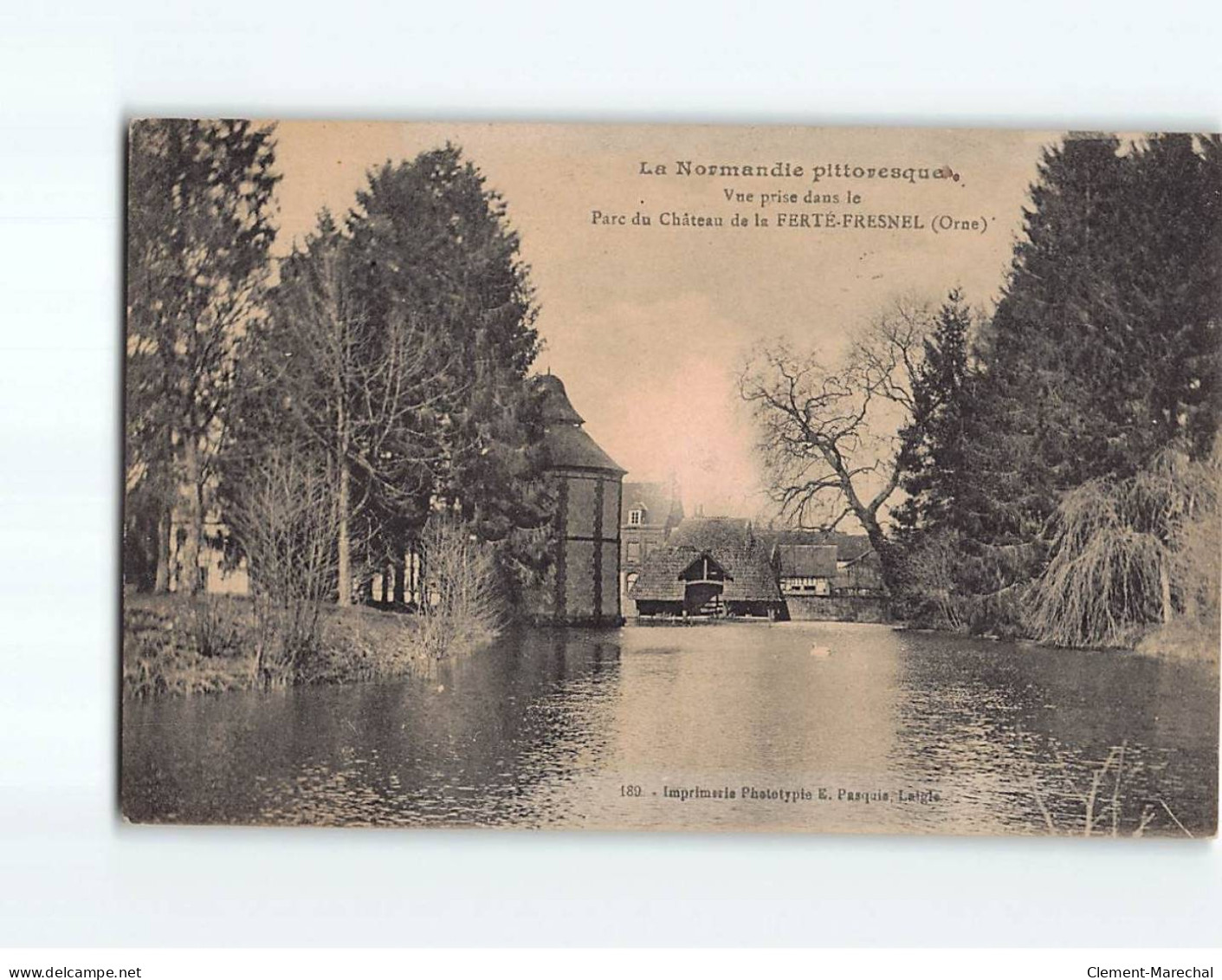 Vue Prise Dans Le Parc Du Château De La FERTE FRESNEL - Très Bon état - Autres & Non Classés