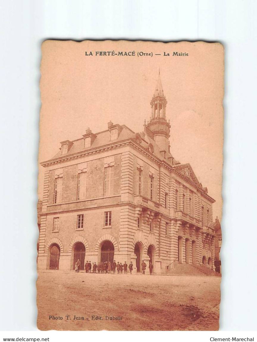 LA FERTE MACE : La Mairie - Très Bon état - La Ferte Mace