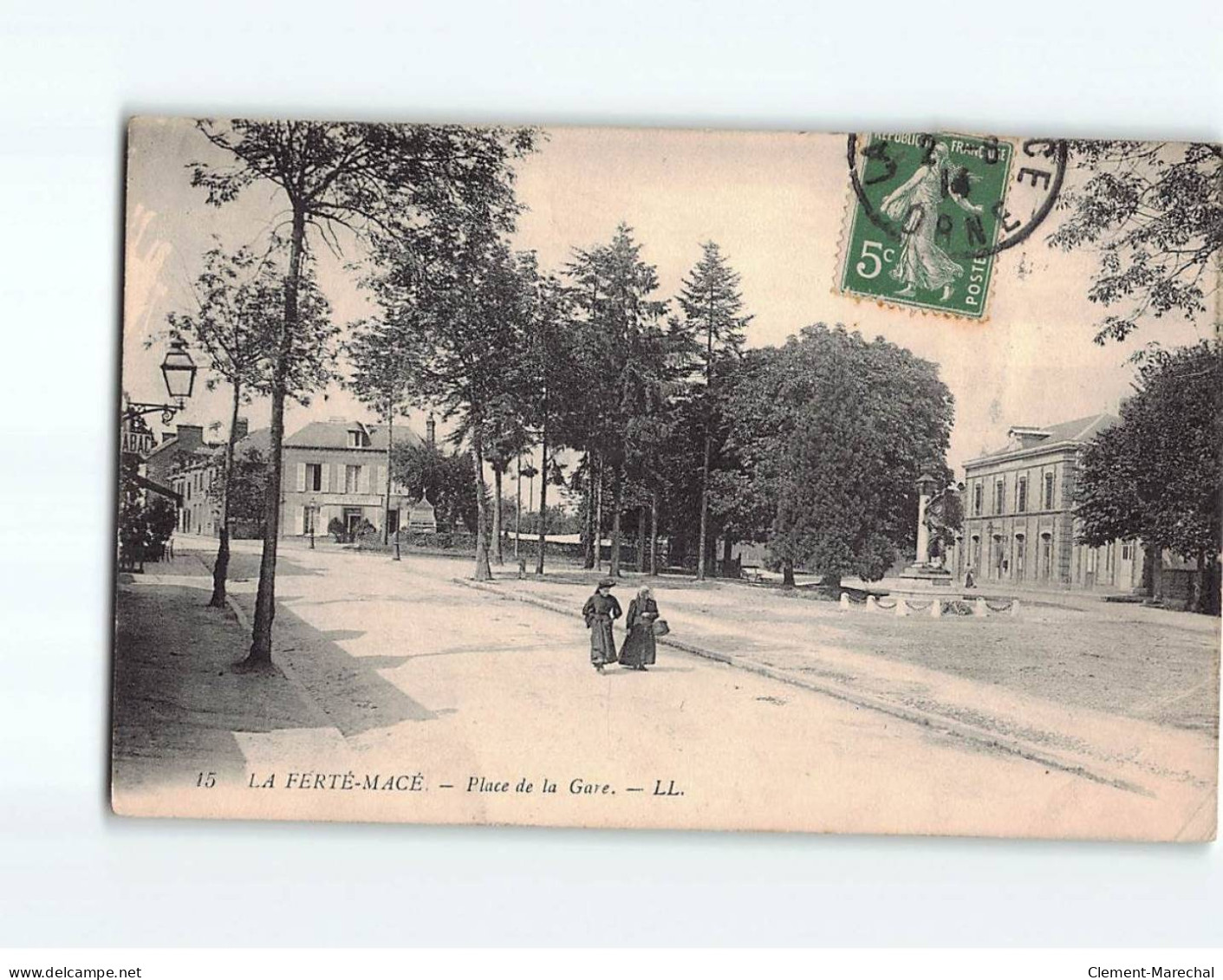 LA FERTE MACE : Place De La Gare - état - La Ferte Mace