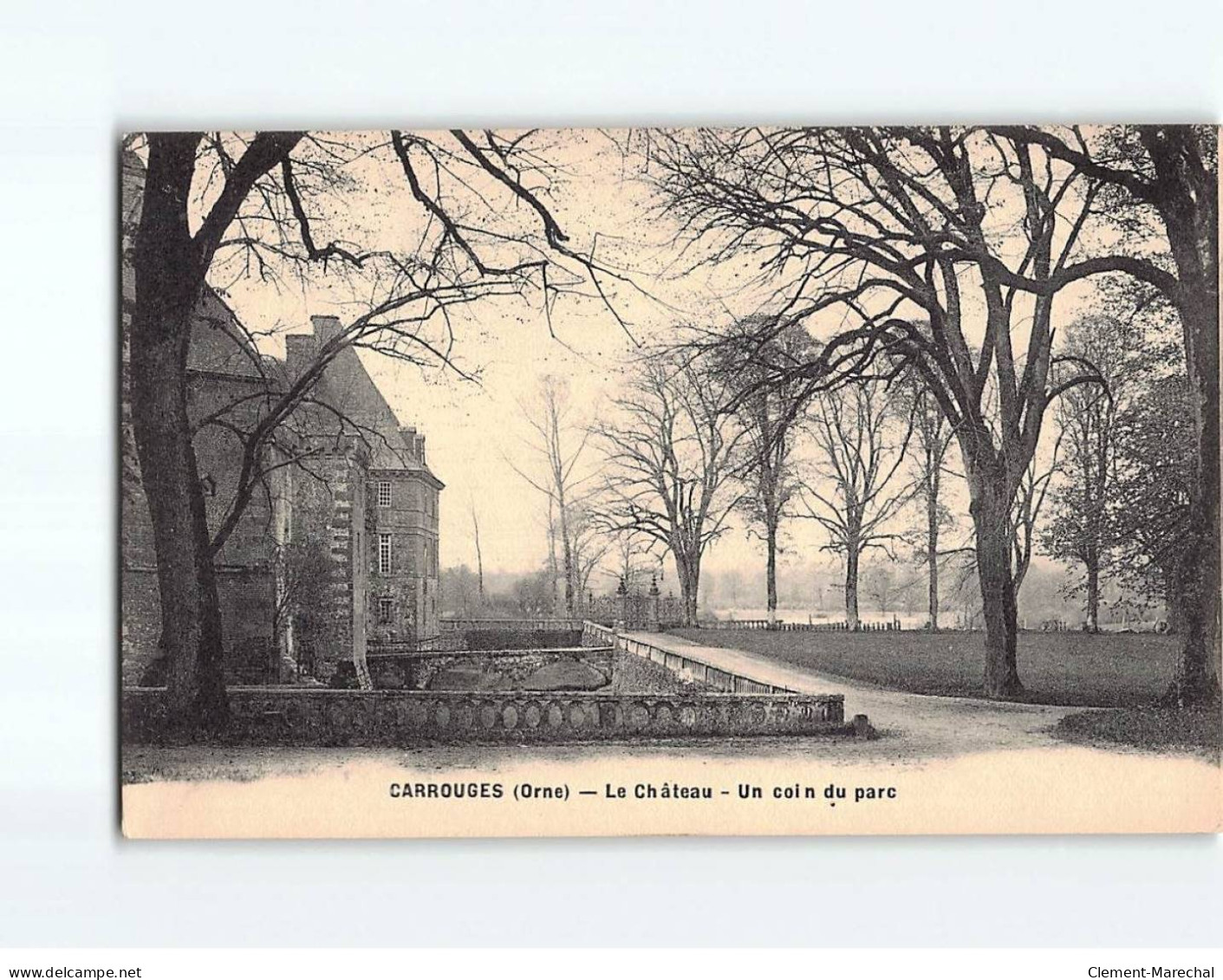 CARROUGES : Le Château, Un Coin Du Parc - Très Bon état - Carrouges