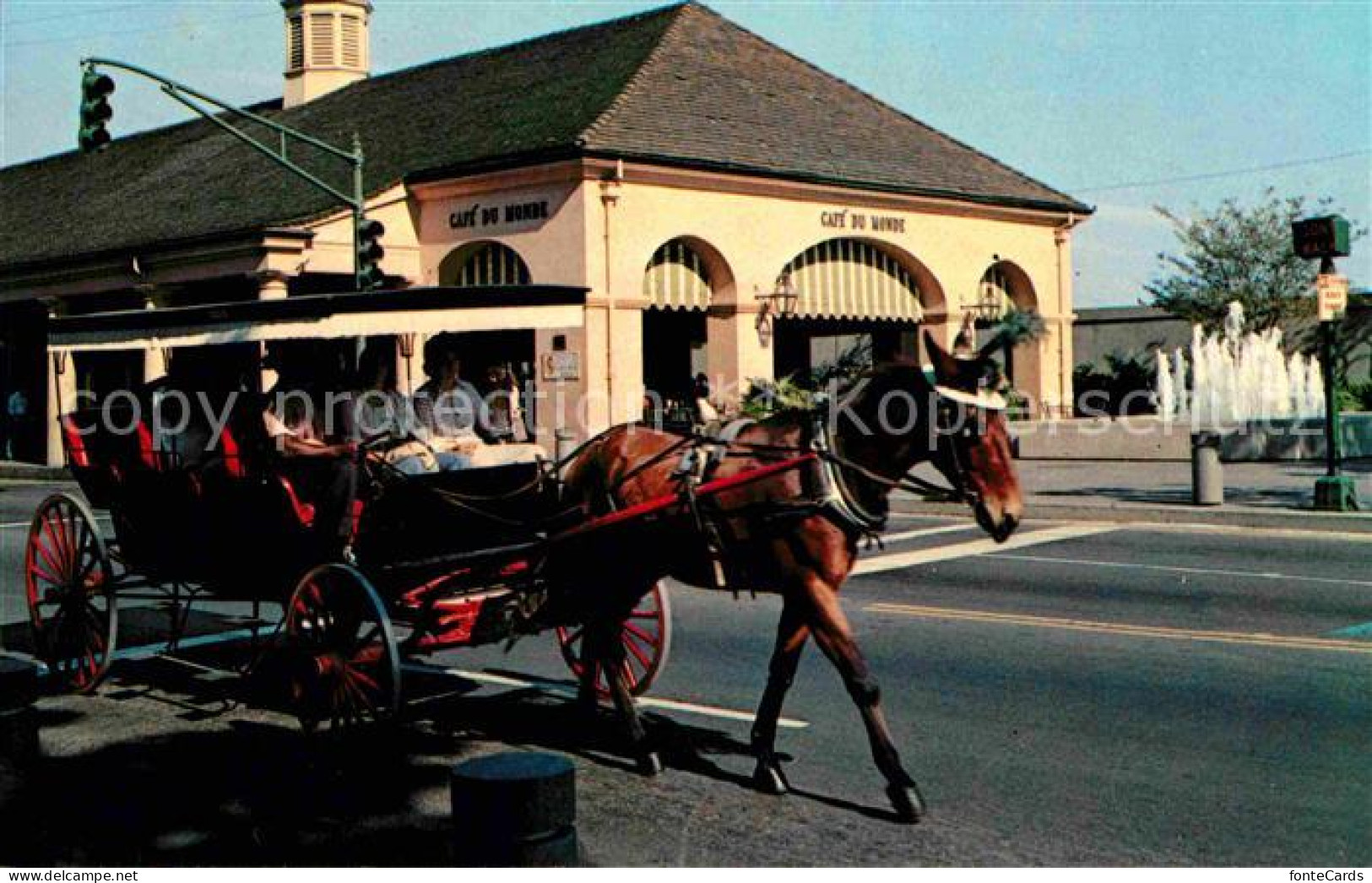 72705643 New_Orleans_Louisiana Pferdekutsche Cafe Du Monde  - Sonstige & Ohne Zuordnung