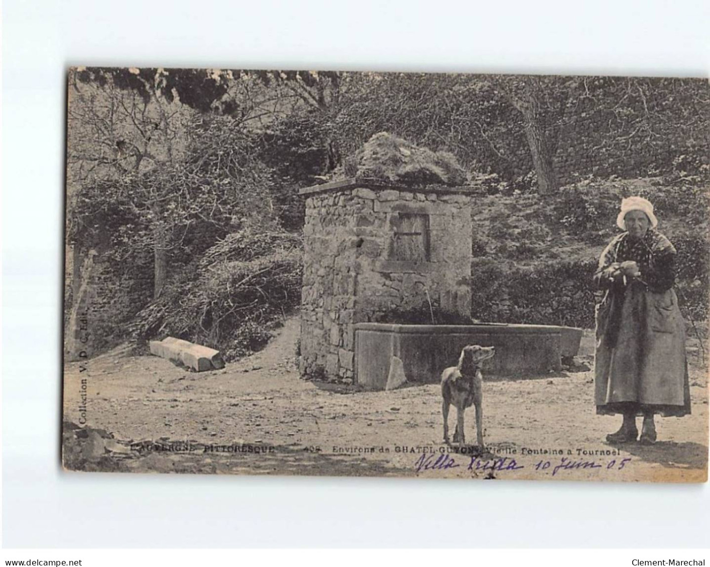 Vieille Fontaine à TOURNOEL - état - Andere & Zonder Classificatie