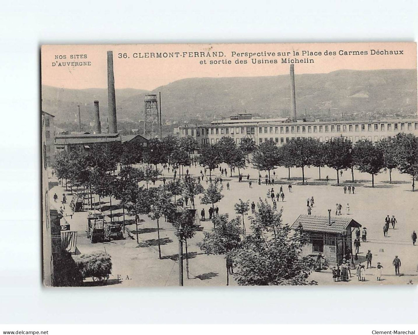 CLERMONT FERRAND : Perspective Sur La Place Des Carmes Déchaux Et Sortie Des Usines Michelin - Très Bon état - Clermont Ferrand