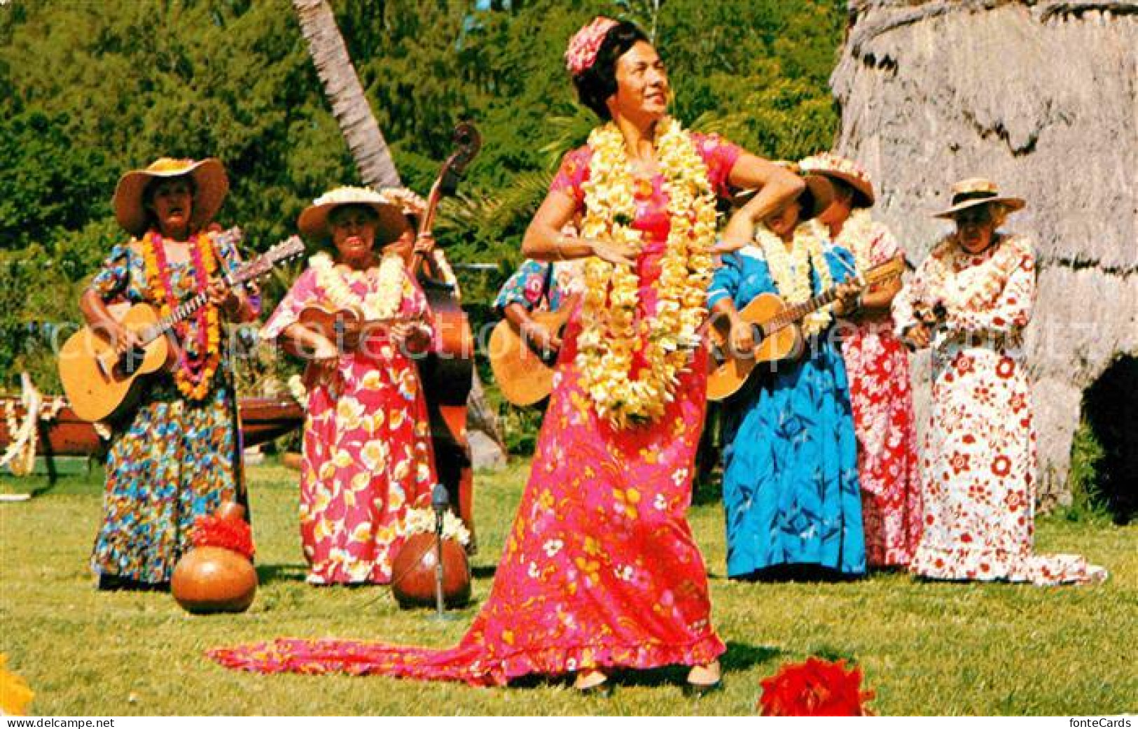 72688803 Waikiki Dancing The Hula Kodak Hula Show At Waikiki Beach - Altri & Non Classificati