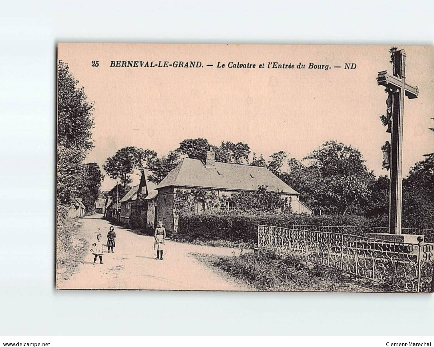 BERNEVAL : Le Calvaire Et L'Entrée Du Bourg - Très Bon état - Berneval