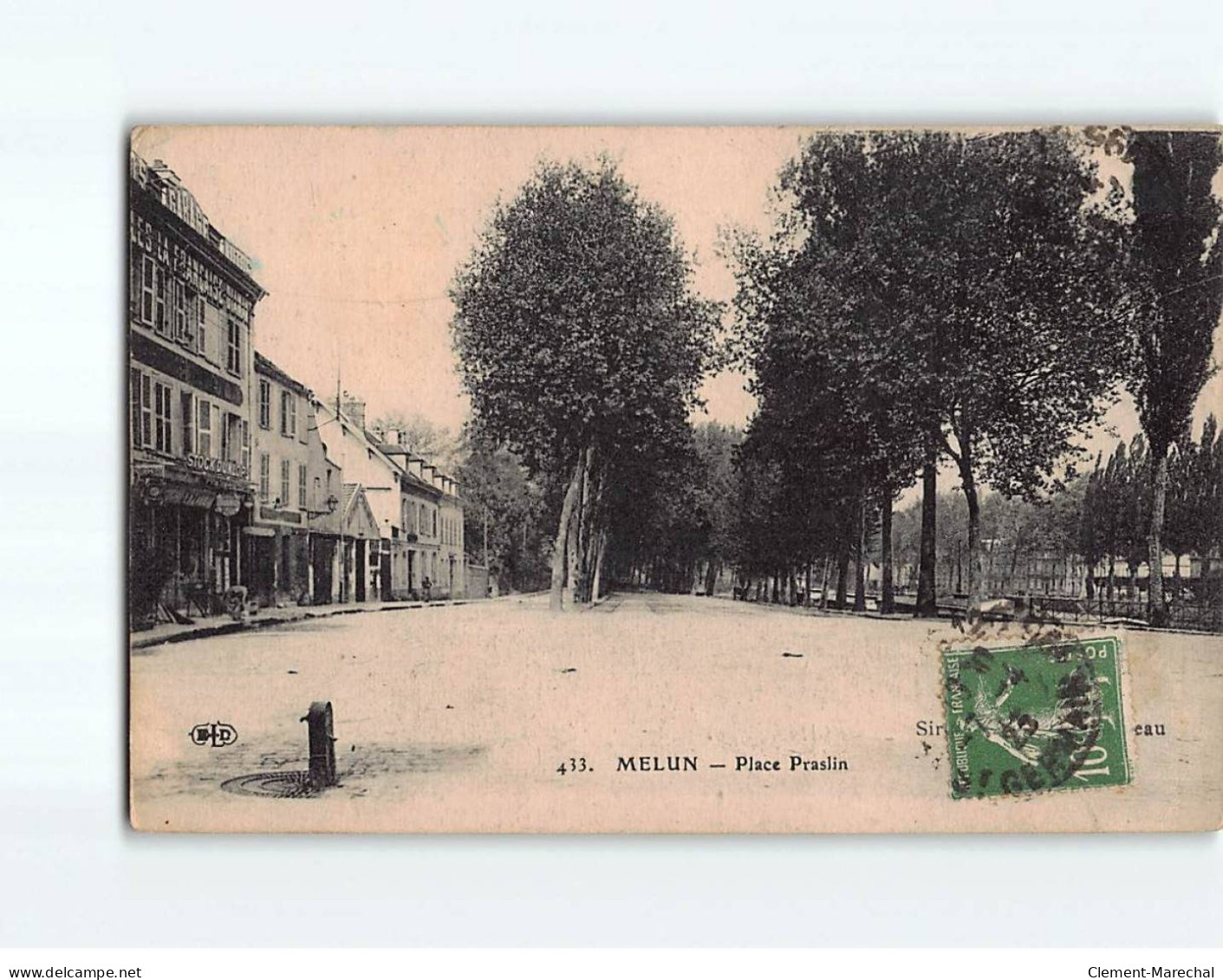 MELUN : Place Praslin - état - Melun