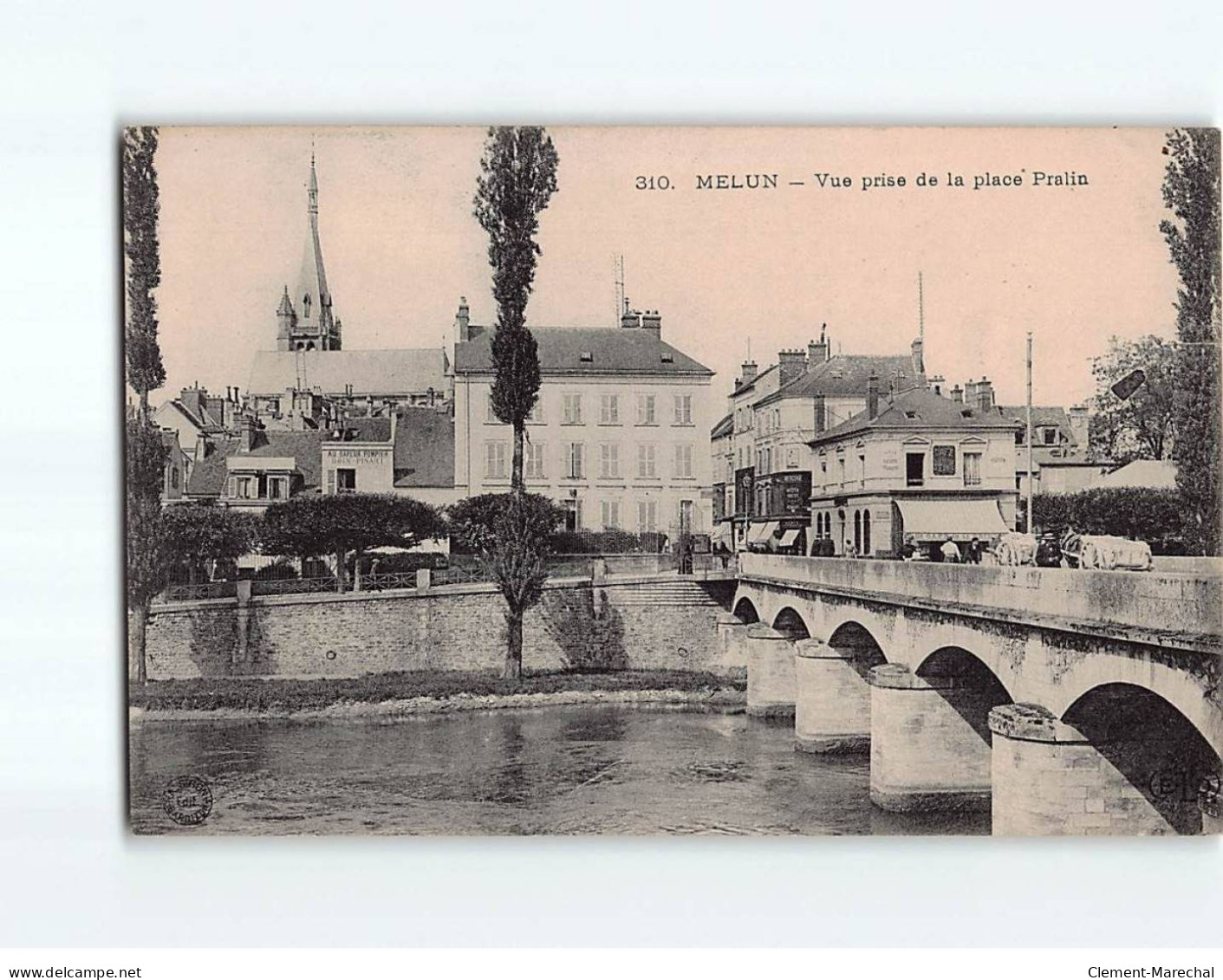 MELUN : Vue Prise De La Place Pralin - Très Bon état - Melun