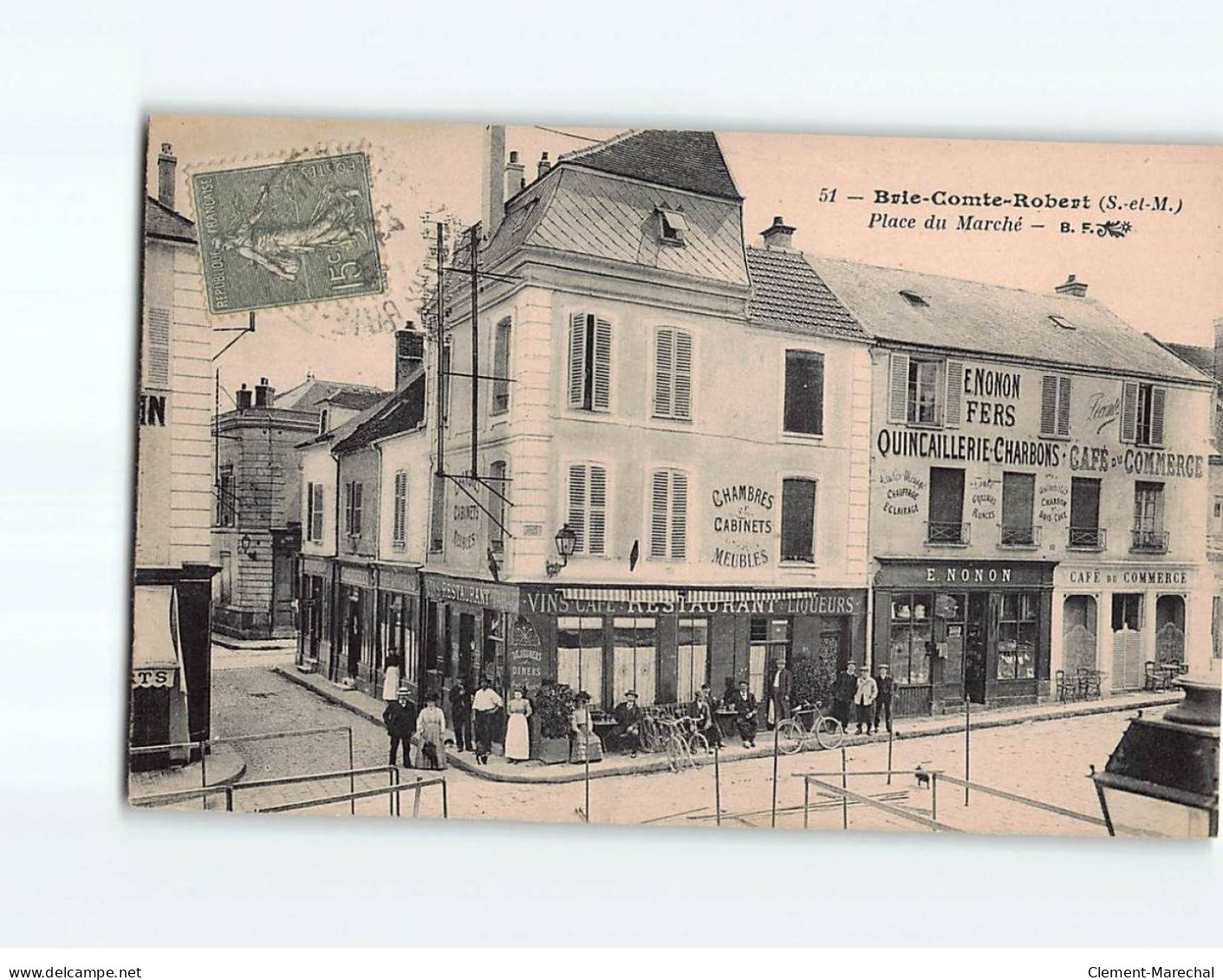 BRIE COMTE ROBERT : Place Du Marché - Très Bon état - Brie Comte Robert