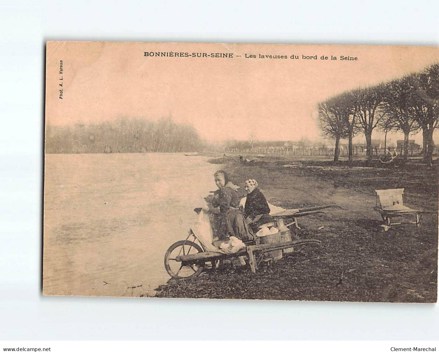 BONNIERES SUR SEINE : Les Laveuses Du Bord De La Seine - état - Bonnieres Sur Seine