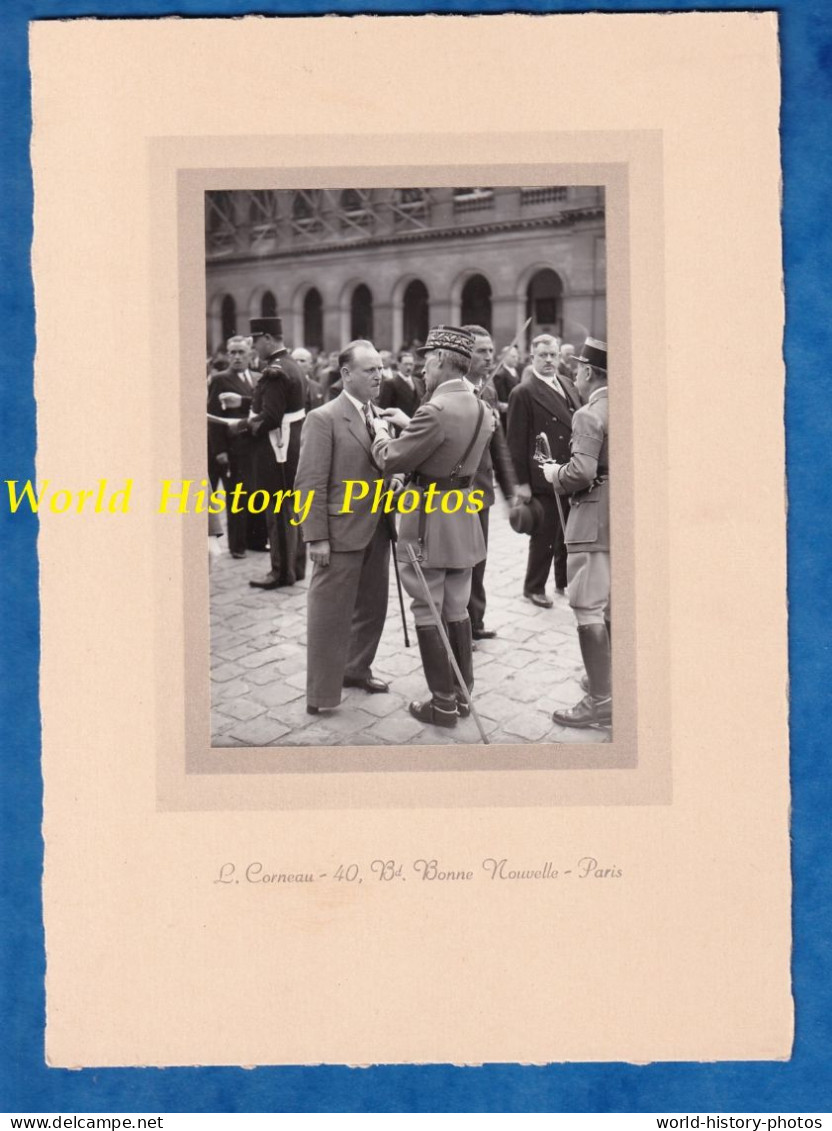 Photo Ancienne - PARIS Cour Des Invalides - Remise De Médaille à Un Civil - Juillet 1939 - Général à Identifier Officier - Guerre, Militaire