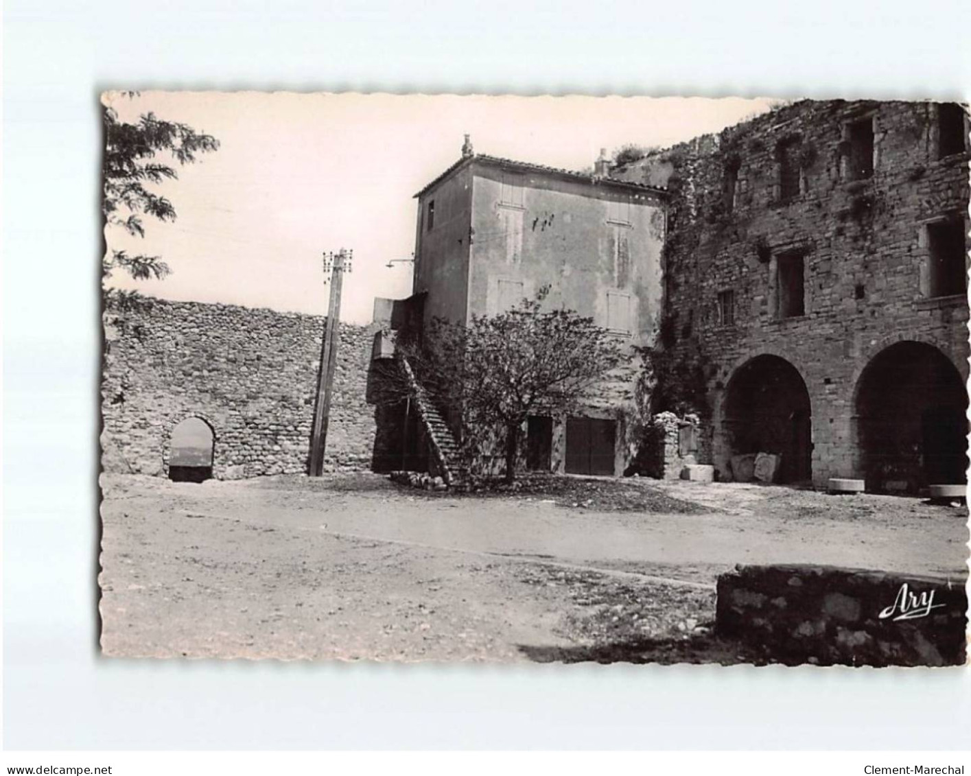 LE CASTELLET : Le Vieux Château Et Le Trou De Madame - Très Bon état - Le Castellet