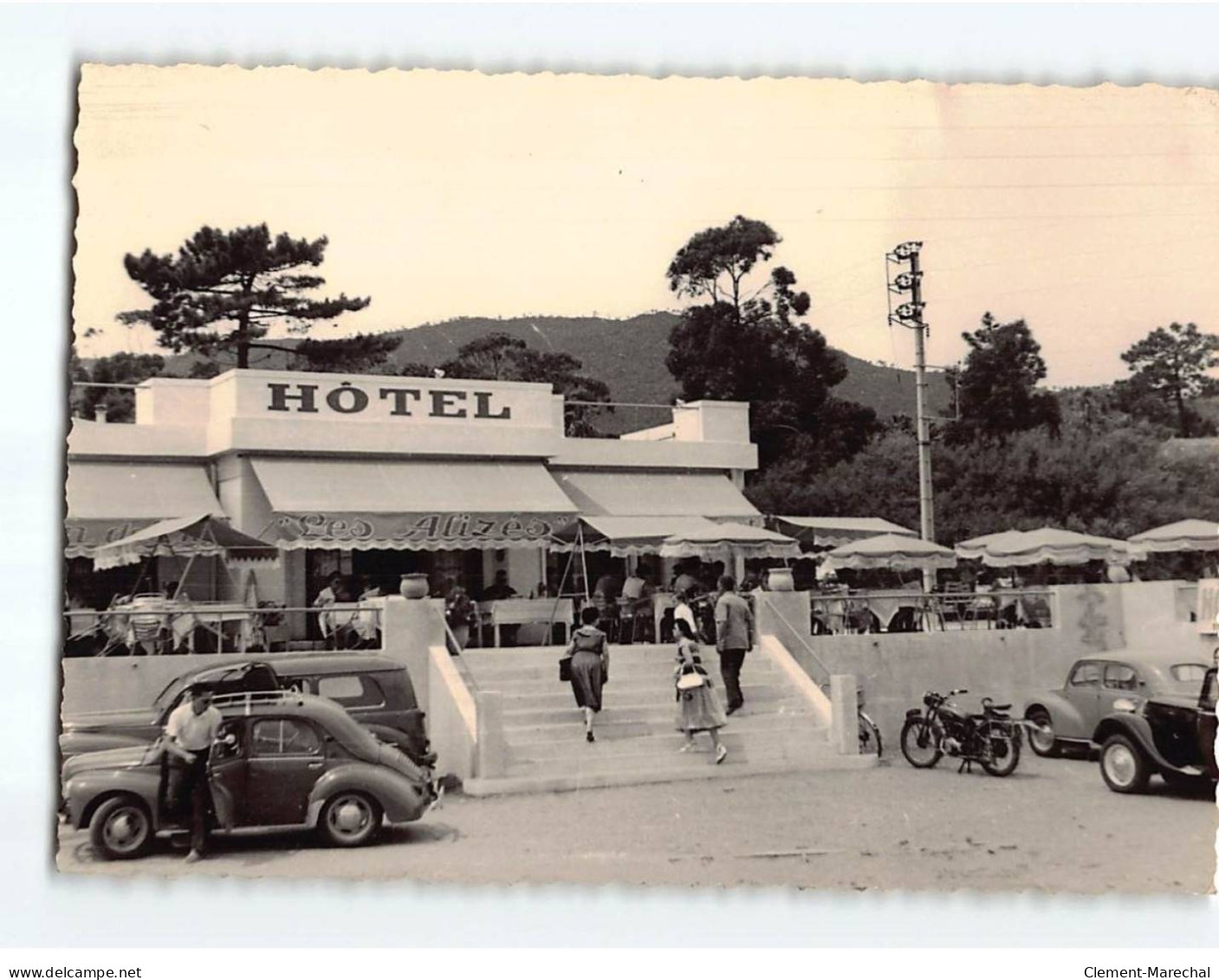 CAVALAIRE SUR MER : Hôtel Restaurant Les Alizés - Très Bon état - Cavalaire-sur-Mer