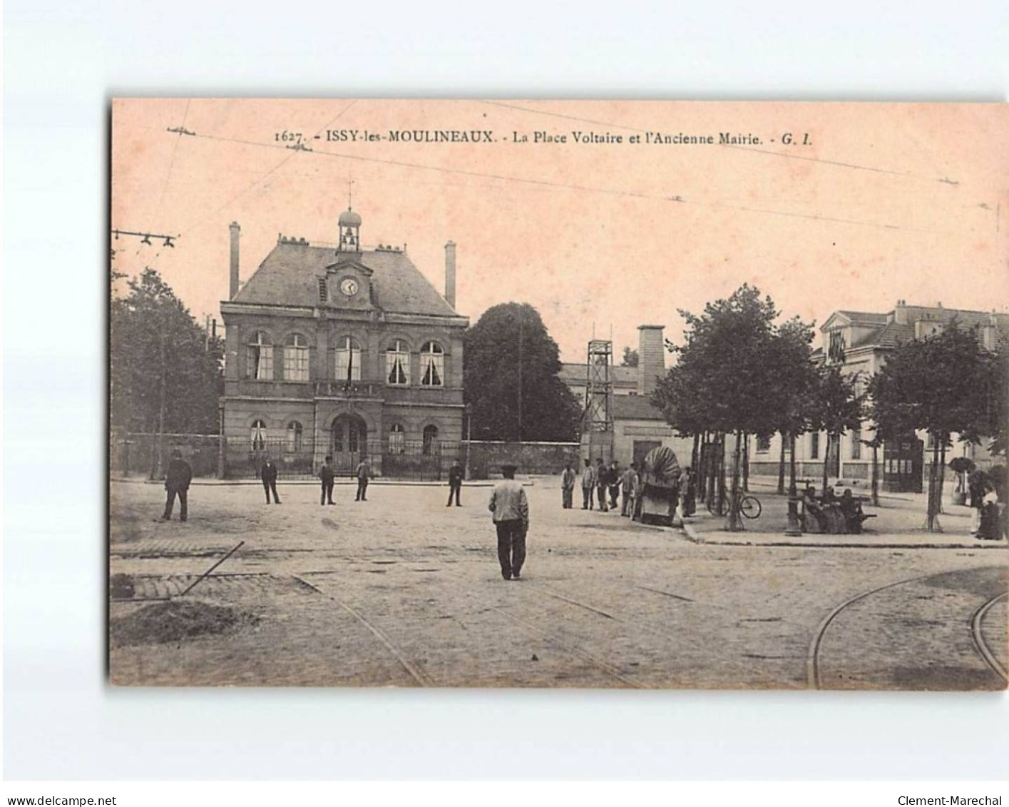 ISSY LES MOULINEAUX : La Place Voltaire Et L'Ancienne Mairie - Très Bon état - Issy Les Moulineaux