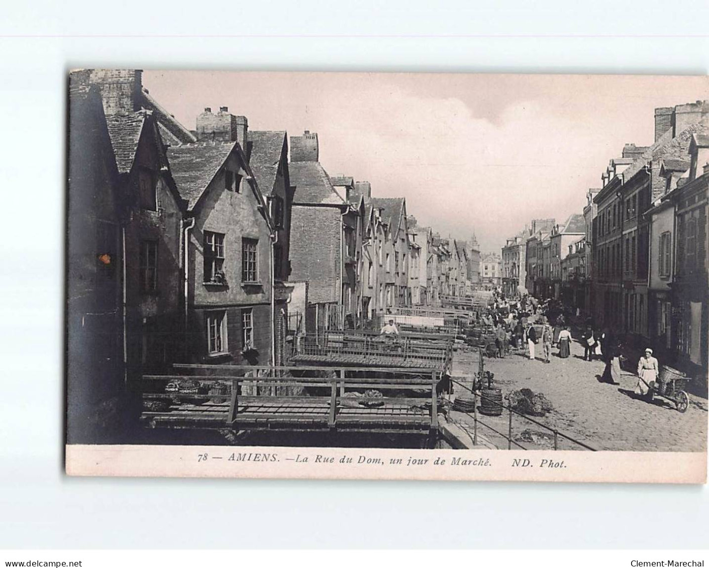 AMIENS : La Rue Du Dom, Un Jour De Marché - Très Bon état - Amiens