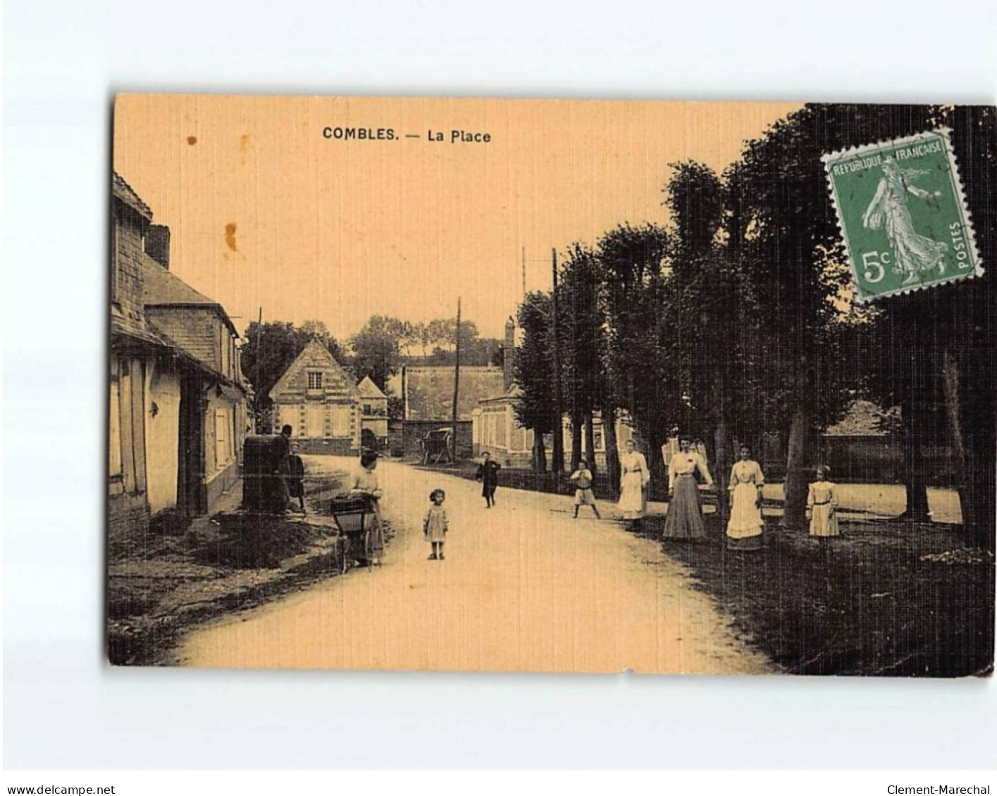 COMBLES : La Place - état - Combles