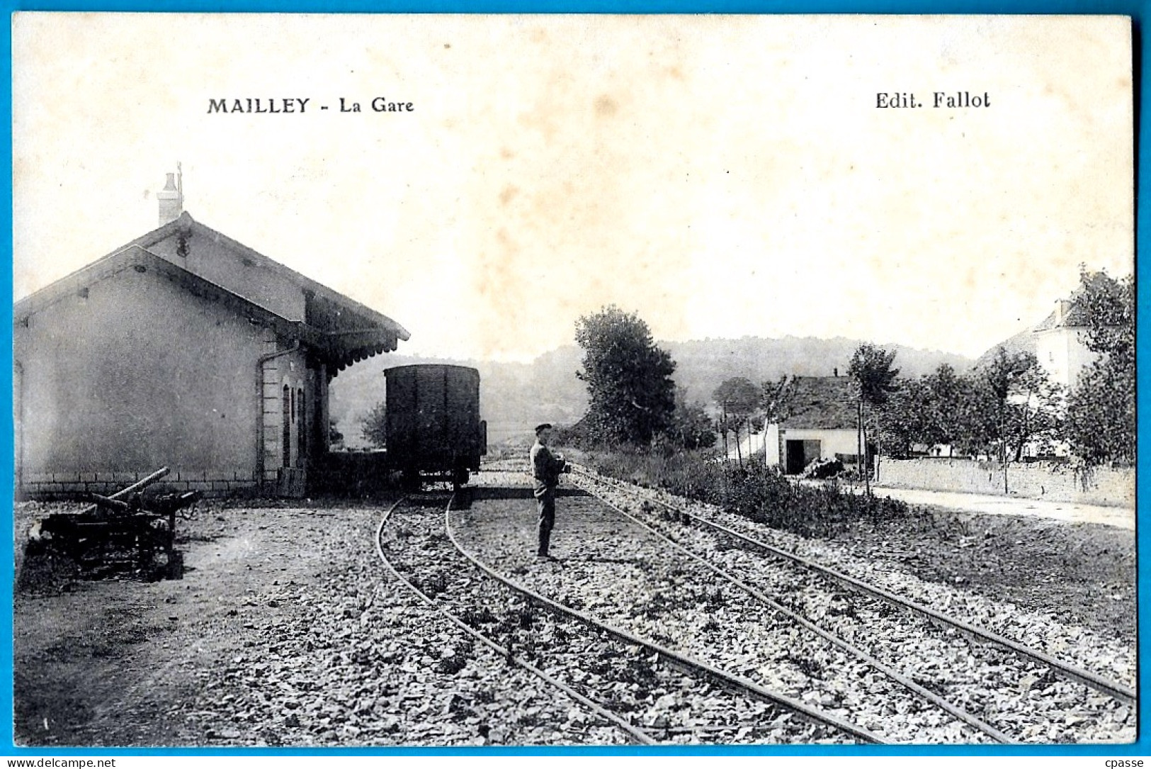 En L'état (feuillets Décollés) CPA 70 MAILLEY Haute-Saône - La GARE (texte Amusant) ° Edit. Fallot - Other & Unclassified