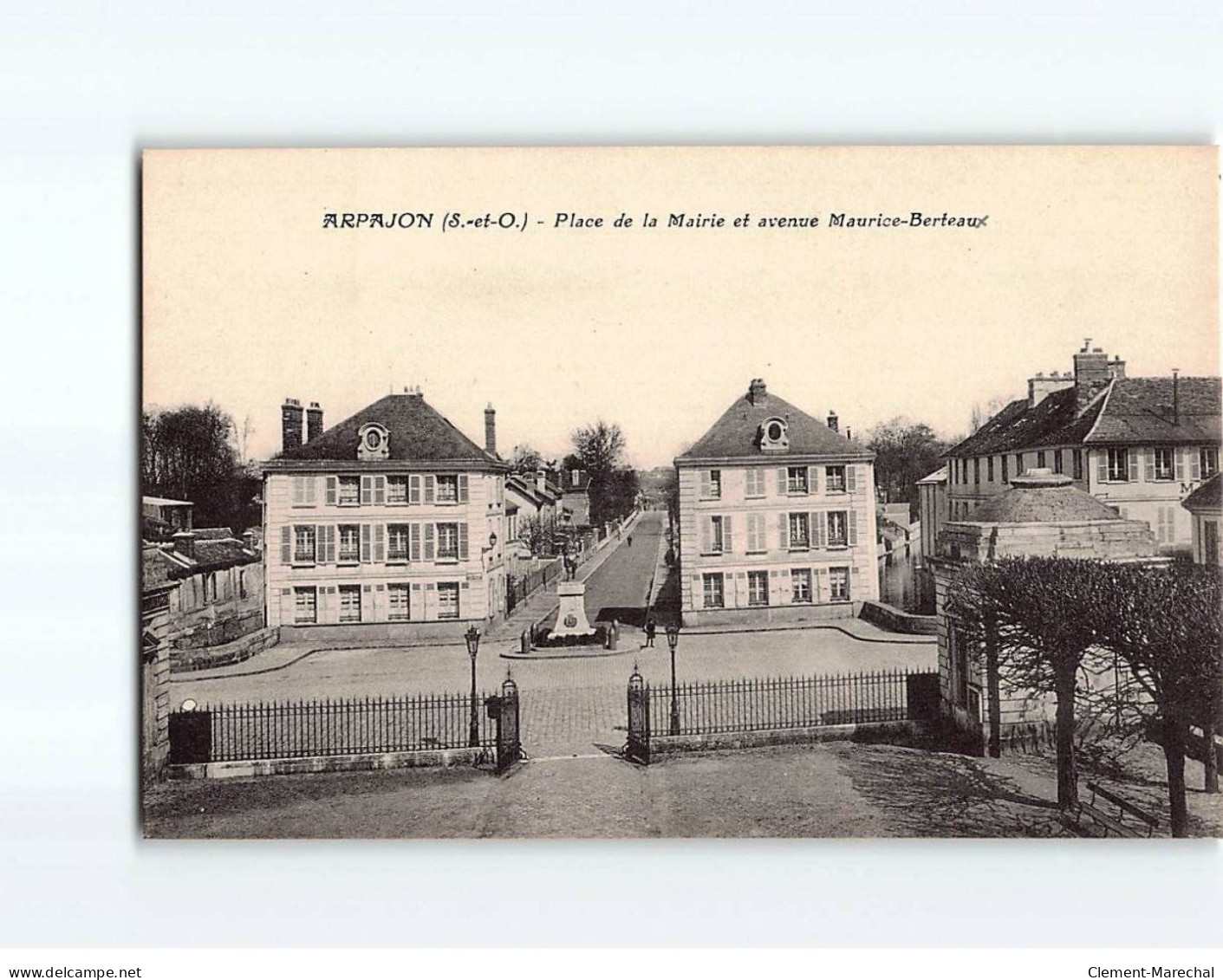 ARPAJON : Place De La Mairie Et Avenue Maurice-Berteaux - Très Bon état - Arpajon