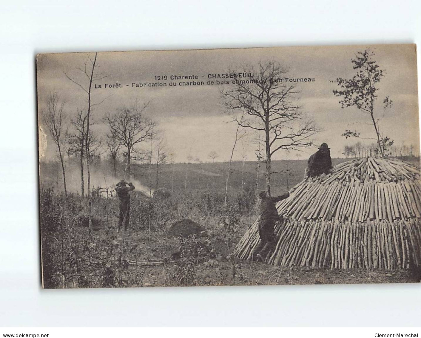 CHASSENEUIL : La Forêt, Fabrication Du Charbon De Bois Et Montage D'un Fourneau - Très Bon état - Autres & Non Classés