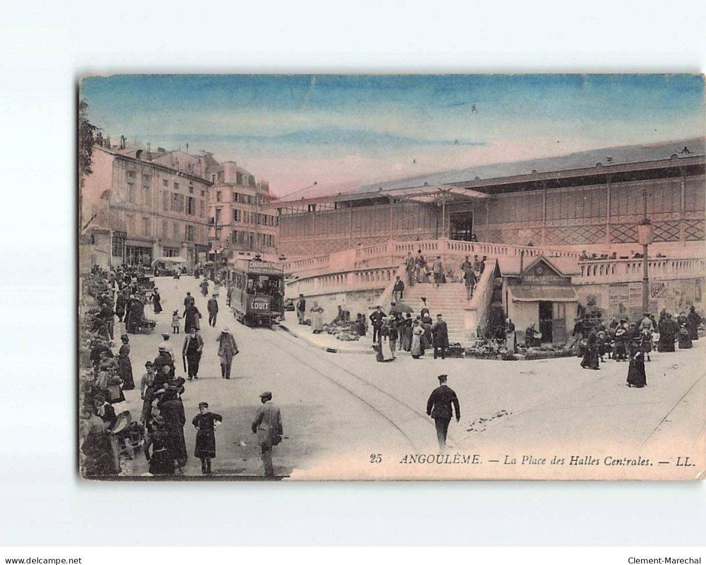 ANGOULEME : La Place Des Halles Centrales - état - Angouleme