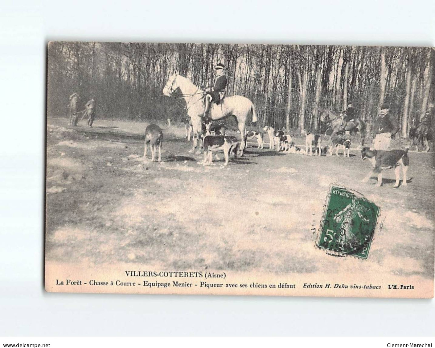 VILLERS COTTERETS : La Forêt, Chasse à Courre, Equipage Menier, Piqueur Avec Ses Chiens En Défaut - état - Villers Cotterets