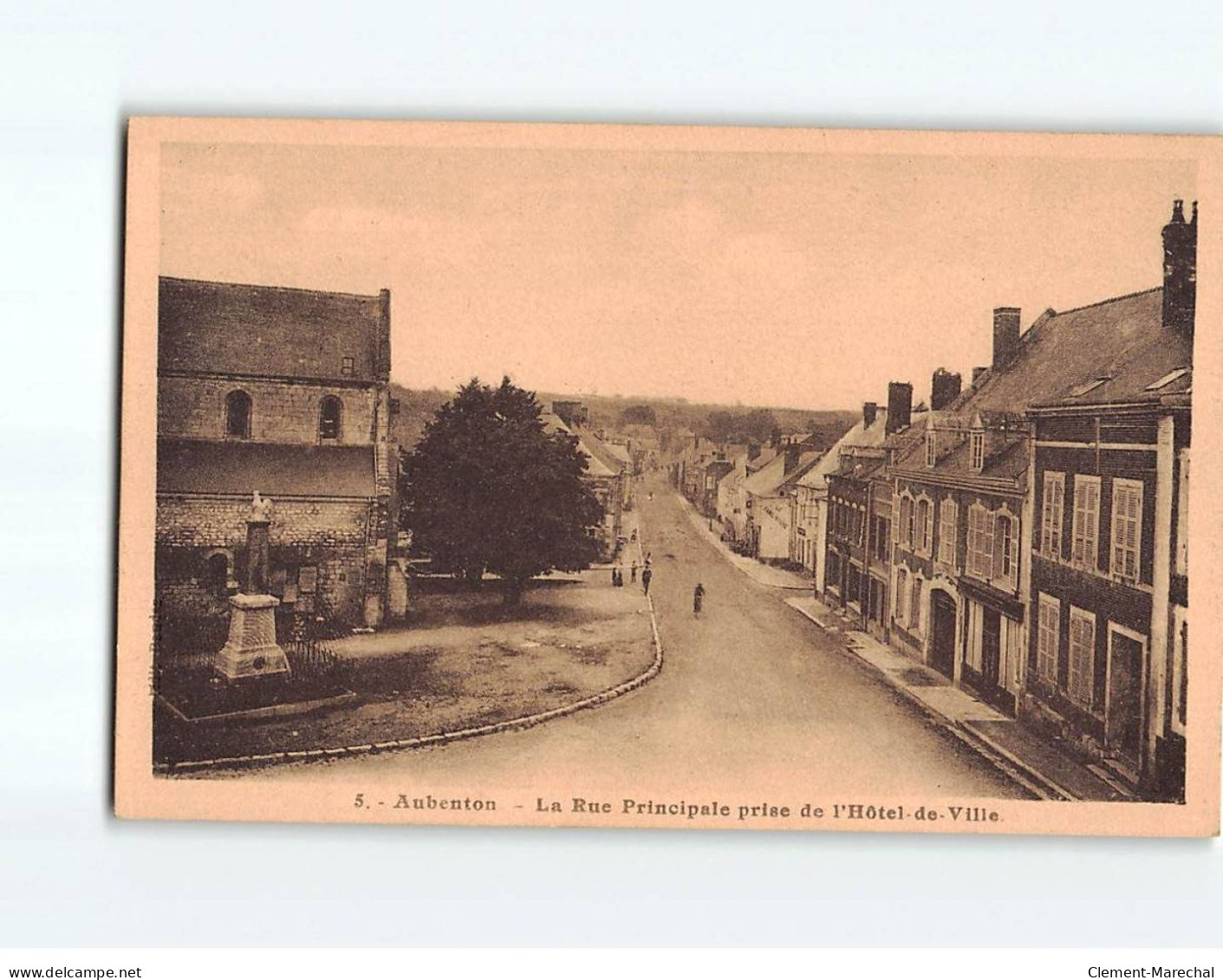 AUBENTON : La Rue Principale Prise De L'Hôtel De Ville - Très Bon état - Andere & Zonder Classificatie