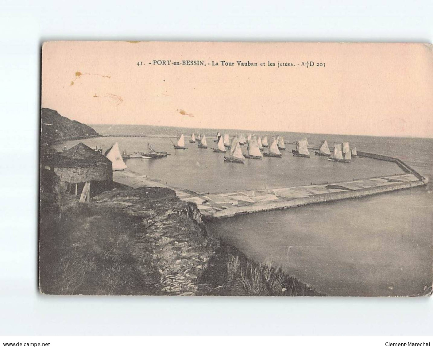 PORT EN BESSIN : La Tour Vauban Et Les Jetées - état - Port-en-Bessin-Huppain