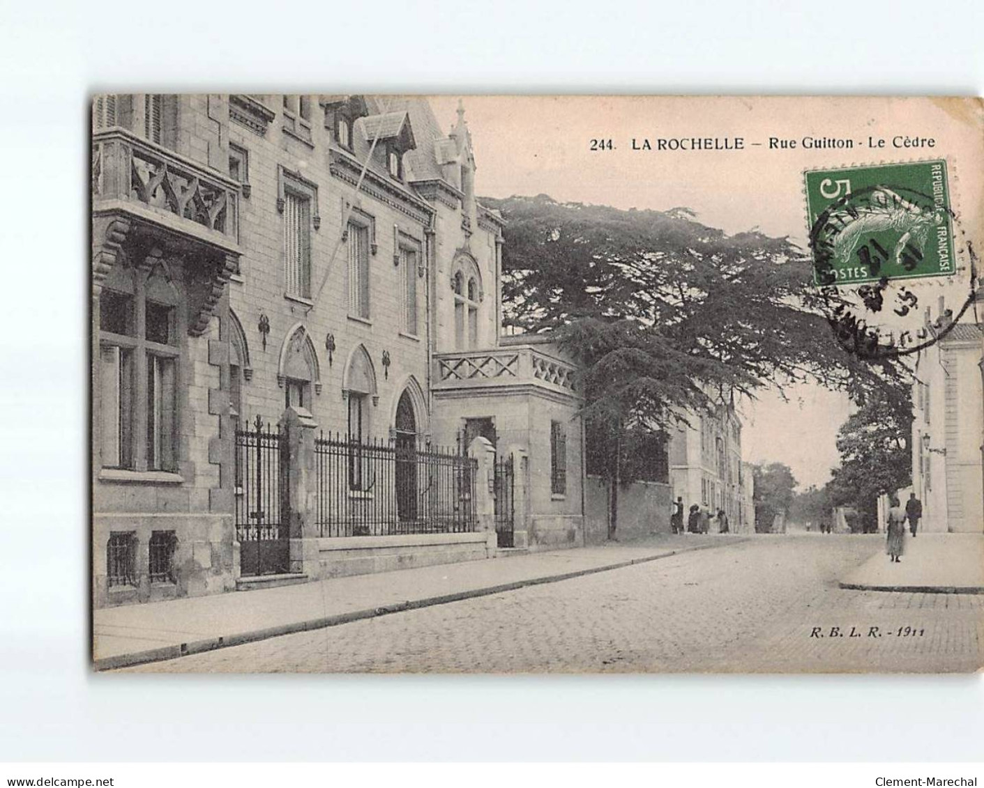 LA ROCHELLE : Rue Guitton, Le Cèdre - état - La Rochelle