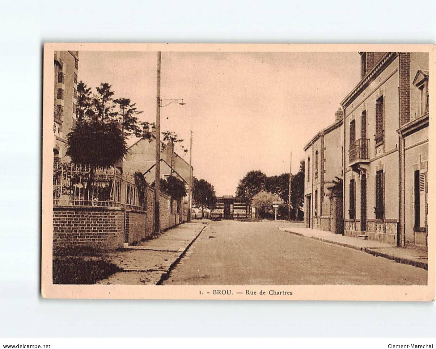 BROU : Rue De Chartres - état - Andere & Zonder Classificatie