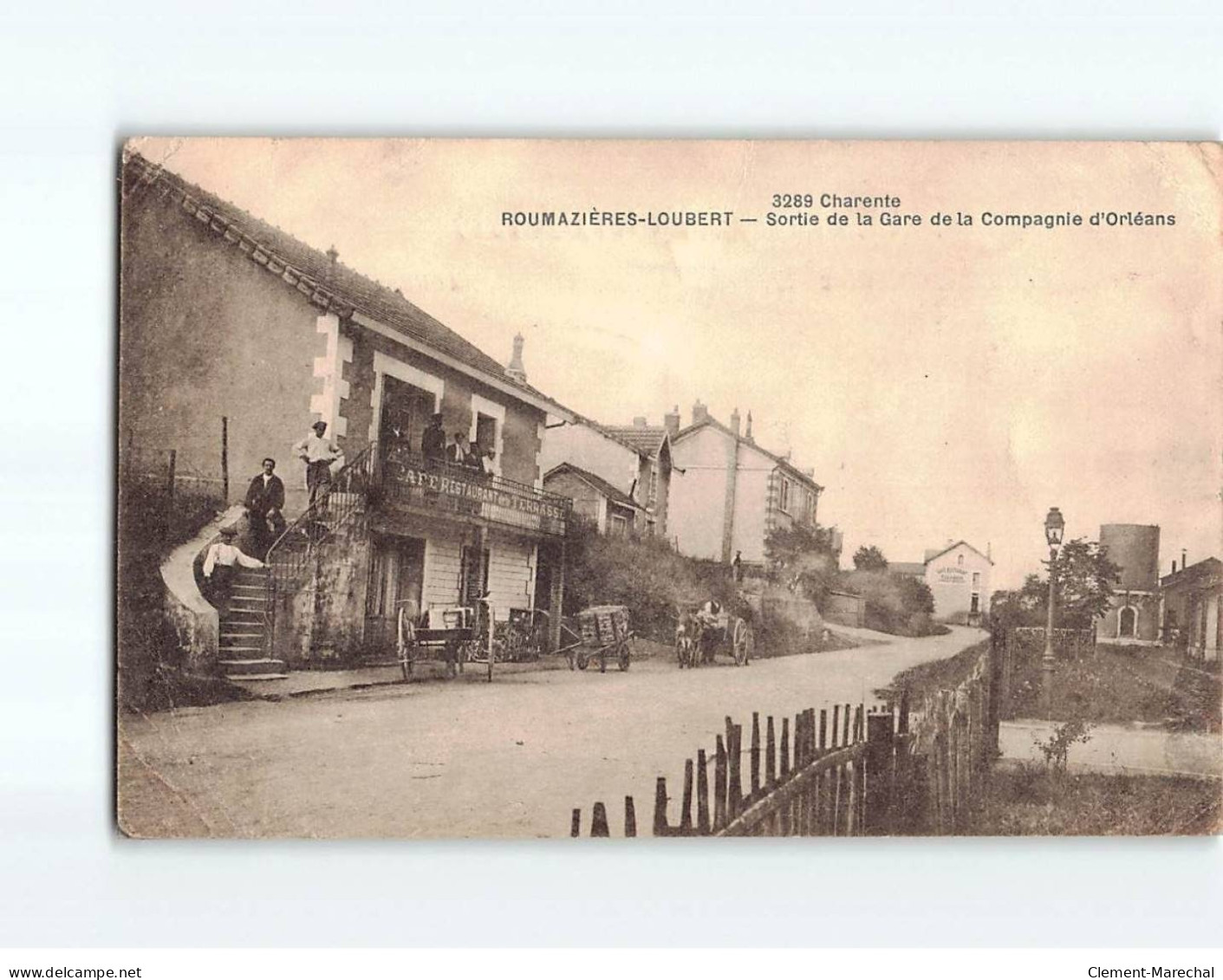 ROUMAZIERES LOUBERT : Sortie De La Gare De La Compagnie D'Orléans - état - Altri & Non Classificati