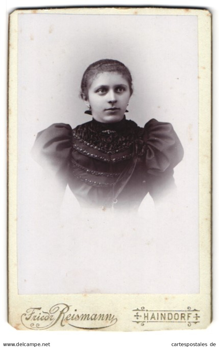 Fotografie Friedr. Reismann, Haindorf /Böhmen, Portrait Junge Dame Mit Zurückgebundenem Haar  - Anonyme Personen