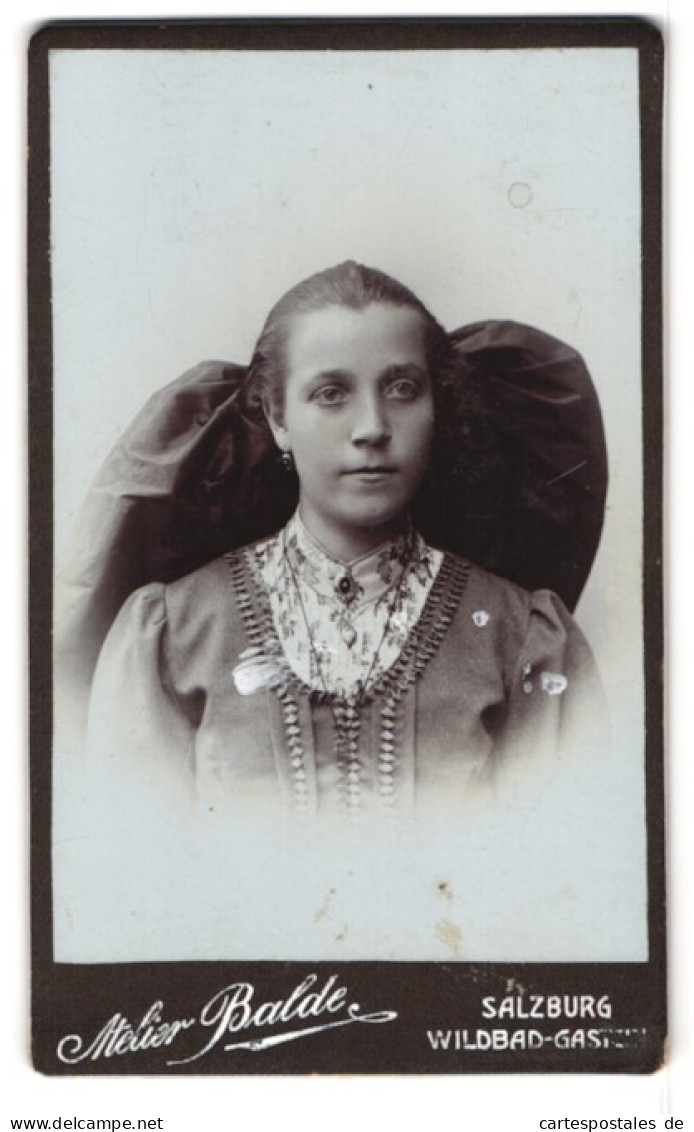 Fotografie Atelier Balde, Salzburg, Portrait Hübsche Österreicherin In Tracht Mit Schmuck  - Anonymous Persons