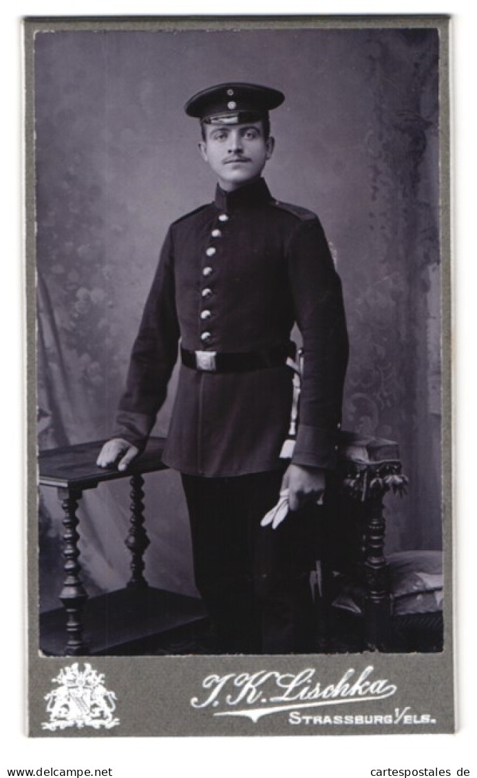 Photo J.K. Lischka, Strassburg I/E., Portrait De Soldat Avec Bajonett Am Koppel, Schulterstück Rgt. 105  - Anonyme Personen