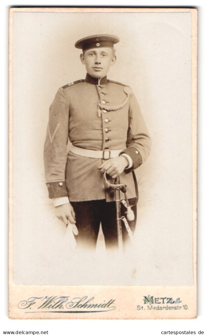 Photo F. W. Schmidt, Metz, St. Medardenstr. 10, Portrait De Soldat Avec Schützenschnur, Ärmelband, Degen M. Portepee  - Anonyme Personen
