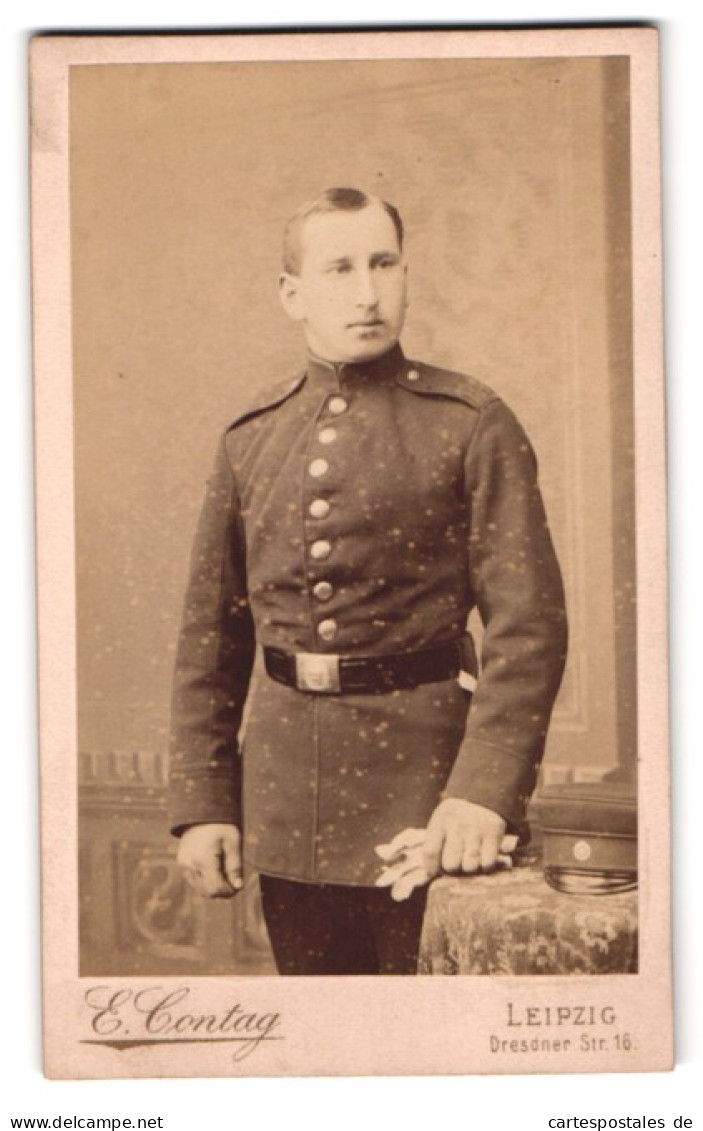 Fotografie E. Contag, Leipzig, Dresdner Str. 16, Portrait Soldat In Ausgehuniform, Schulterstück Rgt. 134  - Anonieme Personen