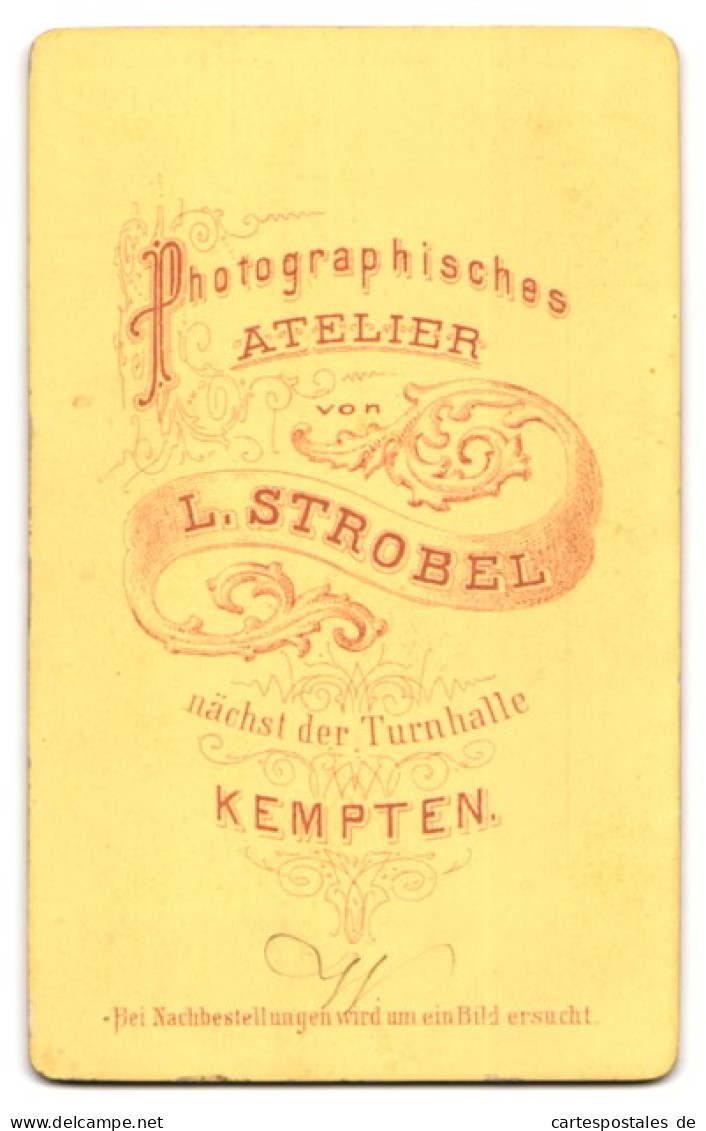 Fotografie L. Strobel, Kempten, Portrait Junger Herr Im Anzug Mit Fliege  - Personnes Anonymes