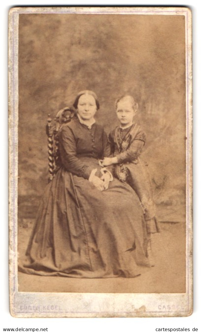 Fotografie Eugen Kegel, Kassel, Grosse Rosenstrasse 5, Portrait Bürgerliche Dame Mit Einem Mädchen  - Anonymous Persons