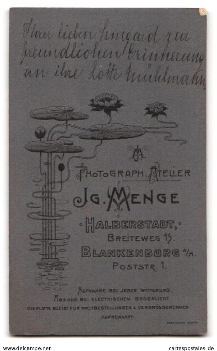 Fotografie Jg. Menge, Halberstadt, Breiteweg 15, Portrait Junge Dame In Modischer Kkleidung  - Anonymous Persons